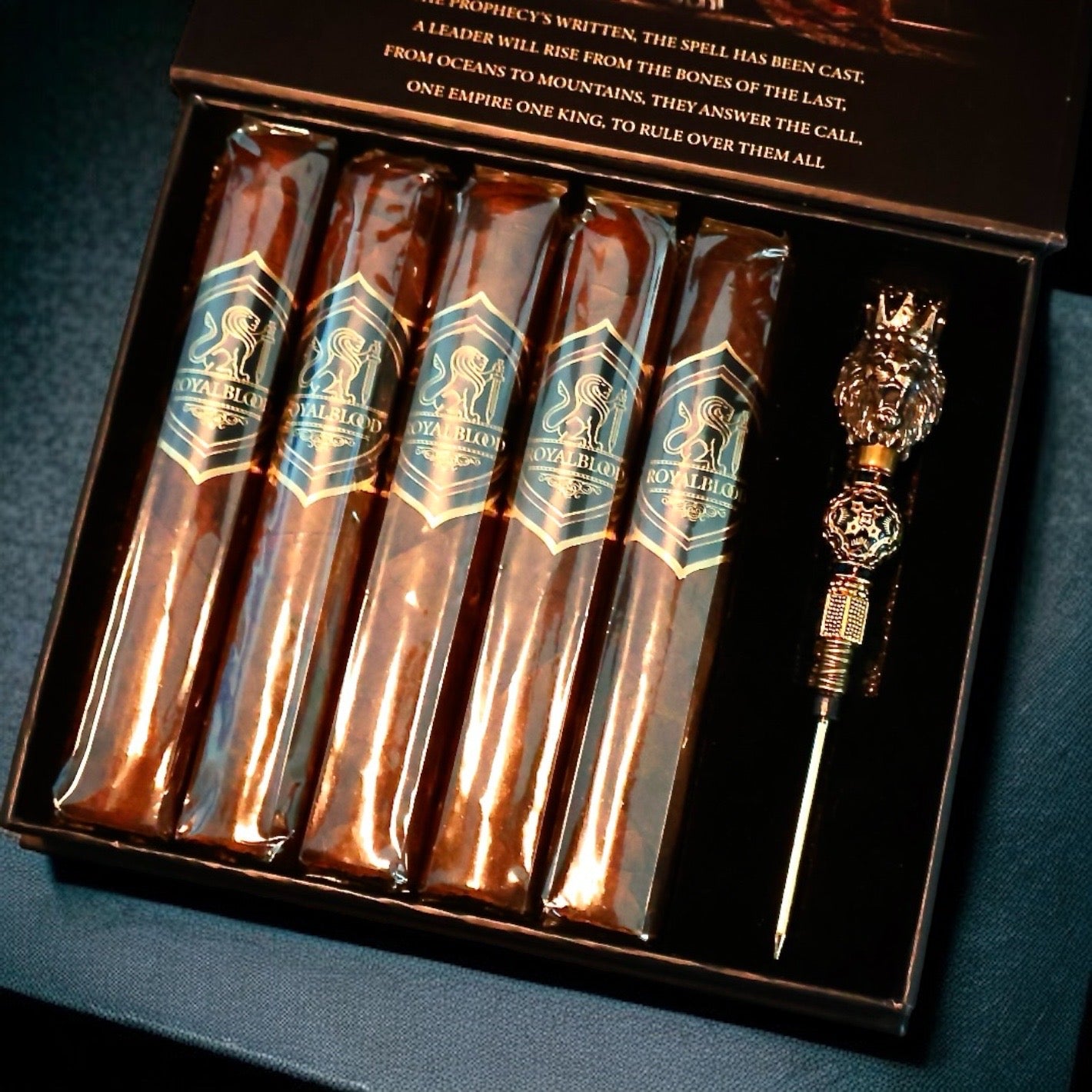 Royal Blood - Dagger and Cigars Gift Box