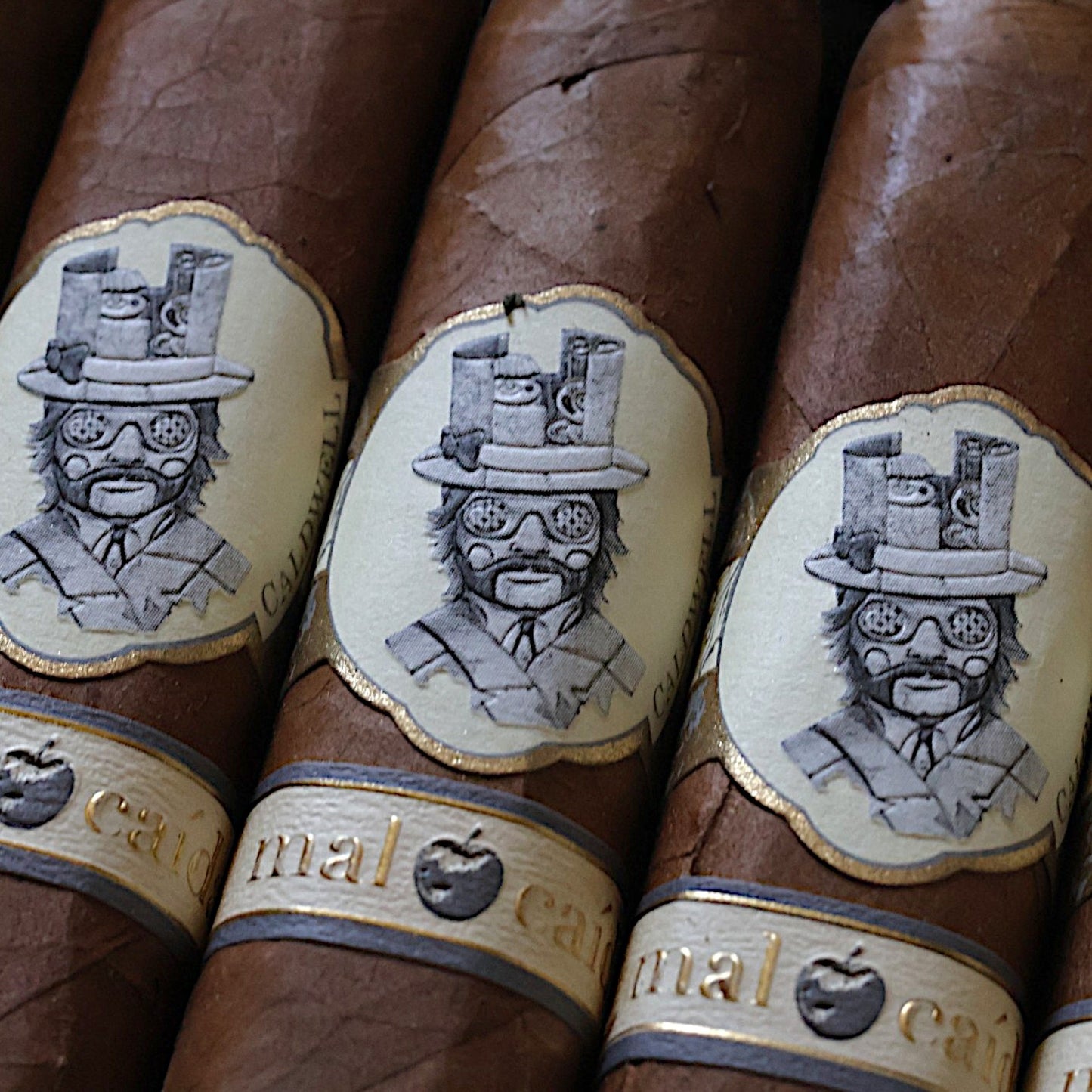 Caldwell Crafted & Curated Savages Mal Caída